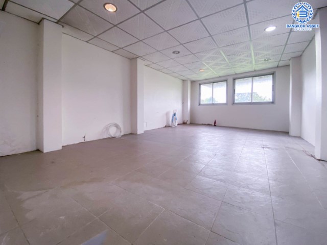 *****อาคารพาณิชย์มือสอง 5 ชั้น !! ติดถนนราชพฤกษ์ เนื้อที่ 18.1 ตร.ว. พร้อมฟังก์ชัน 5 ห้องนอน 4 ห้องน้ำ 1 ที่จอดรถ บนพื้นที่ใช้สอยกว่า 250 ตร.ม. จะอยู่อาศัยหรือปรับเปลี่ยนเป็น Home Office ได้ทุกรูปแบบ บนทำเลที่เชื่อมต่อถนนราชพฤกษ์, ถนนนครอินทร์  รีบจองเลย!!